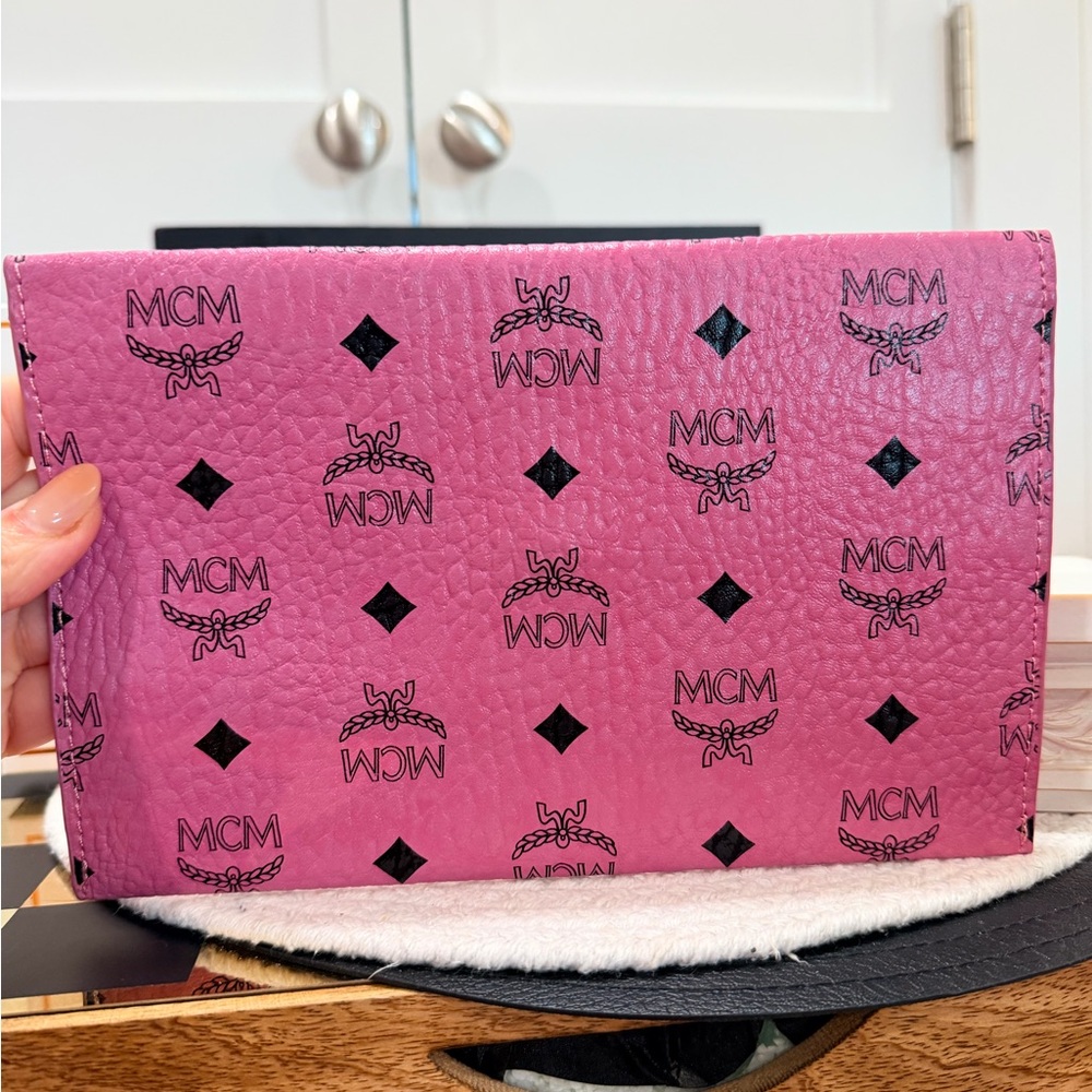 !!One left!! MCM Pink Logo Envelope Clutch or shoulder bag :) gift w/ purchase - Picture 8 of 10